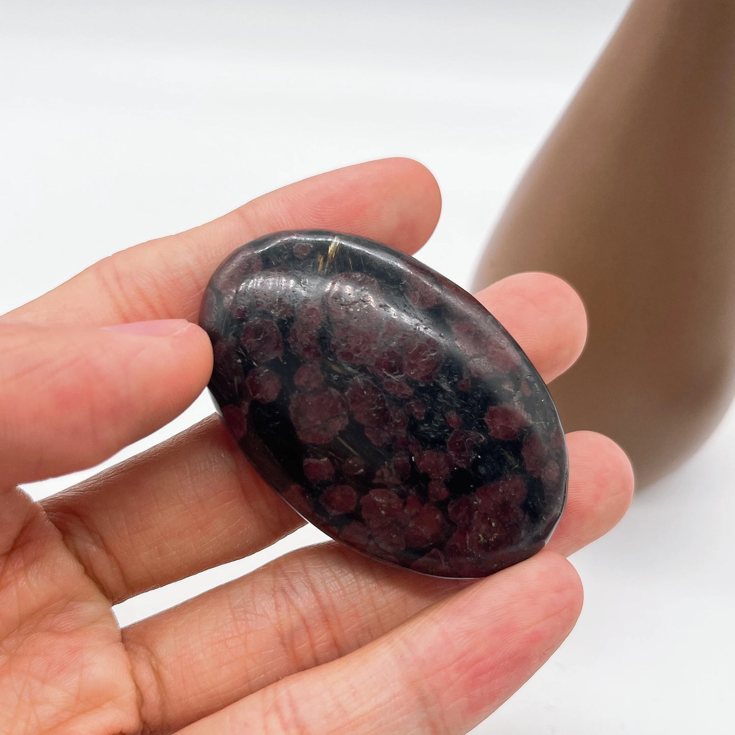 Natural Garnet Quartz Pocket Palm Crystal Stone Thumb Toy Hot Compress Beauty and health care tools Healing Health Home Decor