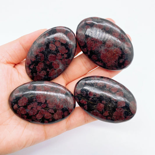 Natural Garnet Quartz Pocket Palm Crystal Stone Thumb Toy Hot Compress Beauty and health care tools Healing Health Home Decor